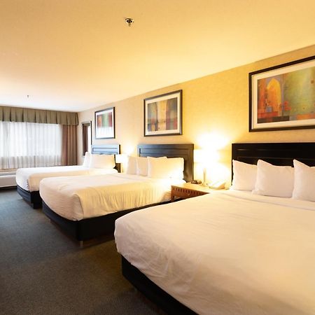 Hotel Kelowna & Conference Centre Exteriér fotografie
