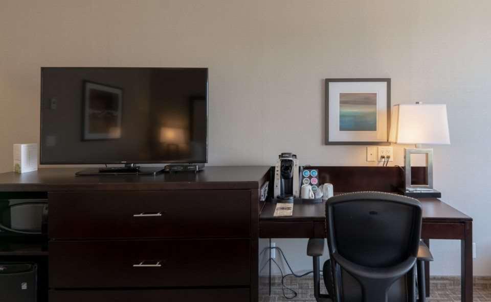 Hotel Kelowna & Conference Centre Pokoj fotografie