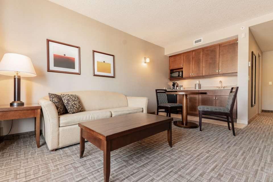 Hotel Kelowna & Conference Centre Pokoj fotografie