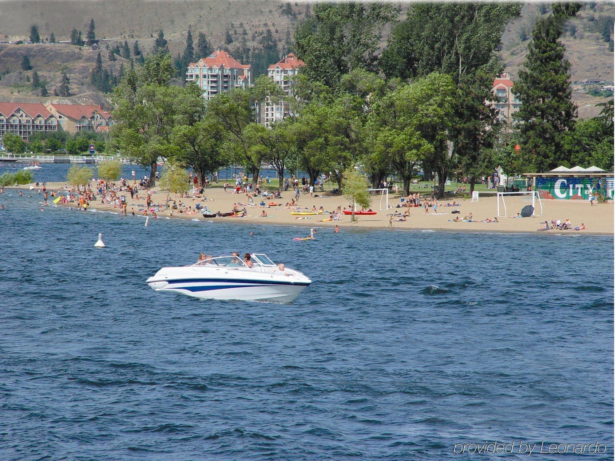 Hotel Kelowna & Conference Centre Exteriér fotografie