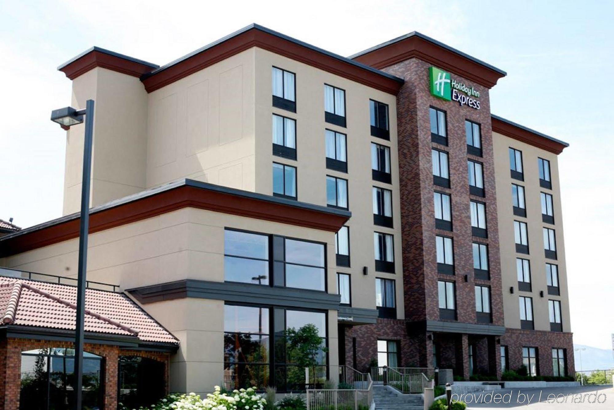 Hotel Kelowna & Conference Centre Exteriér fotografie