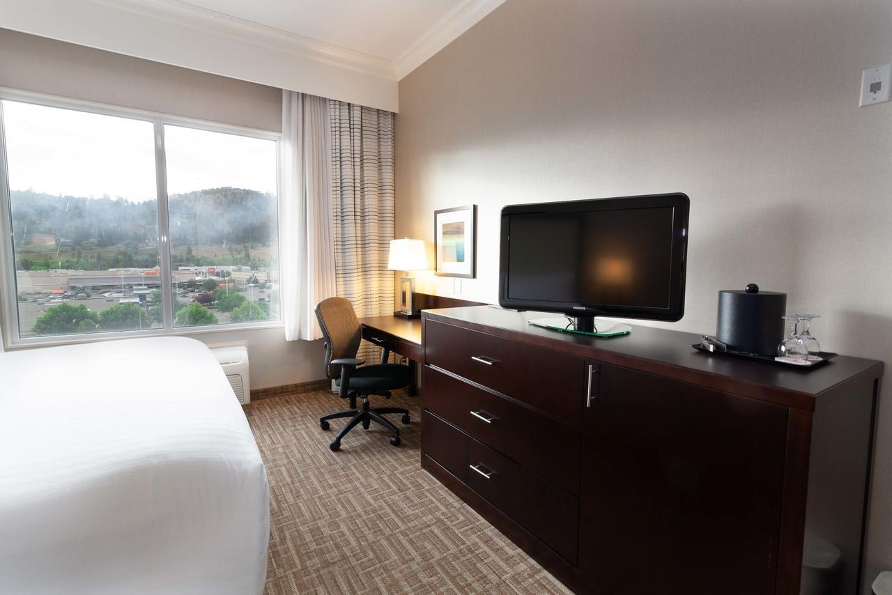 Hotel Kelowna & Conference Centre Exteriér fotografie